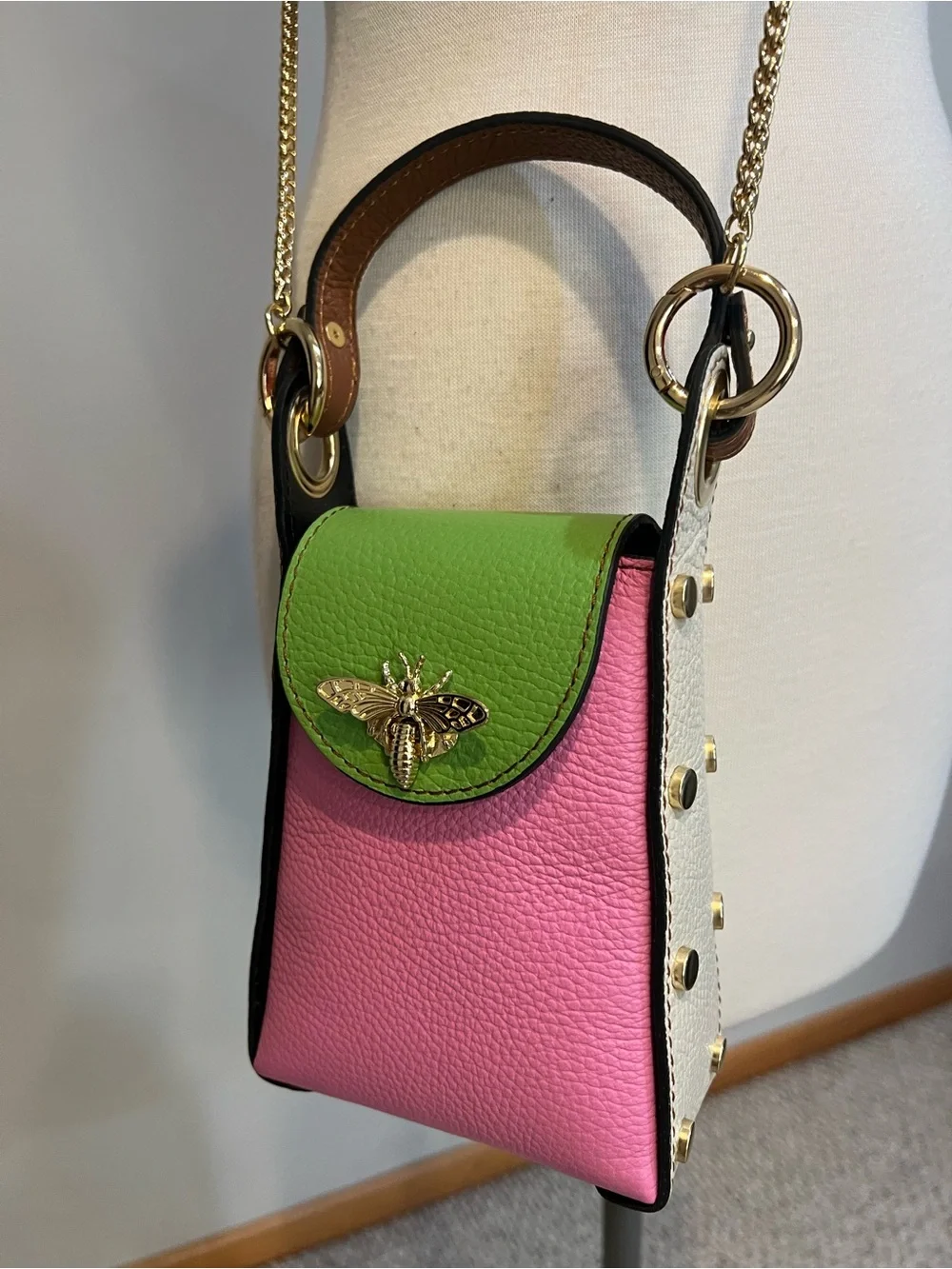 Cassette - the Bee Bag -Mini Crossbody Bag - Picture 1 of 14